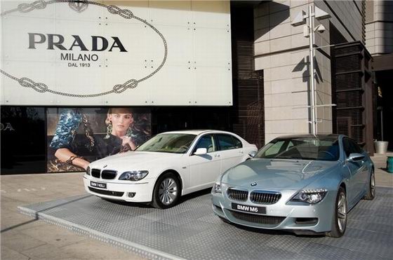 央视有个汽车广告,两个人打高尔夫,一个很浮夸