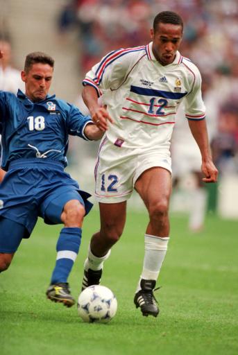 老照片-1998世界杯 亨利VS巴乔