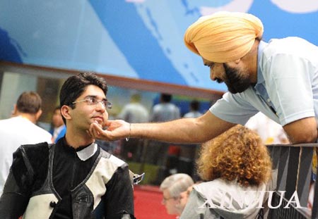 عاجل: الهندي بيندرا يفوز بميدالية البندقية الهوائية 10م رجال
