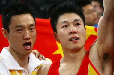 الصين تفوز بالذهبية الأولمبية لفرق الجمباز رجال