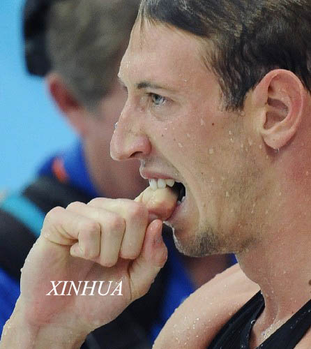 الفرنسي برنارد يفوز بذهبية السباحة الحرة 100م رجال