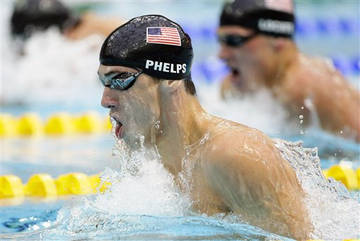 الامريكى فيلبس يحطم الرقم العالمى ليفوز بالسباحة المتنوعة 200م لفردى الرجال 