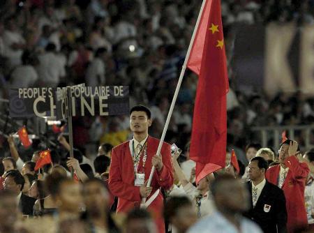 资料图文-姚明再度当选奥运旗手 他是中国代表