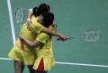 图文-羽毛球女双于洋/杜婧进4强 中国组合庆祝胜利