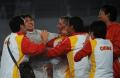 图文-[奥运]男子佩剑个人 仲满夺冠中国队共享喜悦