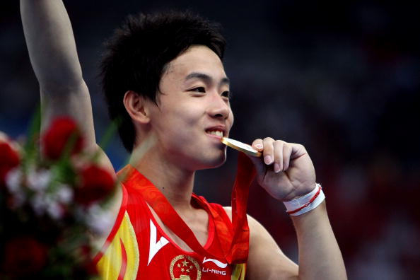图文-奥运男子自由体操决赛 邹凯感受奥运金牌