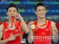 图文-[奥运]蹦床男子个人决赛 中国双星领奖