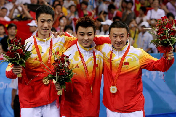 图文-中国获乒乓球男团冠军 三员虎将微笑合影 