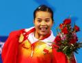 图文-陈燮霞摘北京奥运中国首金 冠军也很“调皮”