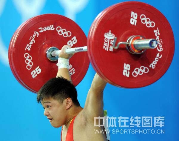 图文-男举56公斤级龙清泉夺冠 挺住一定要挺住