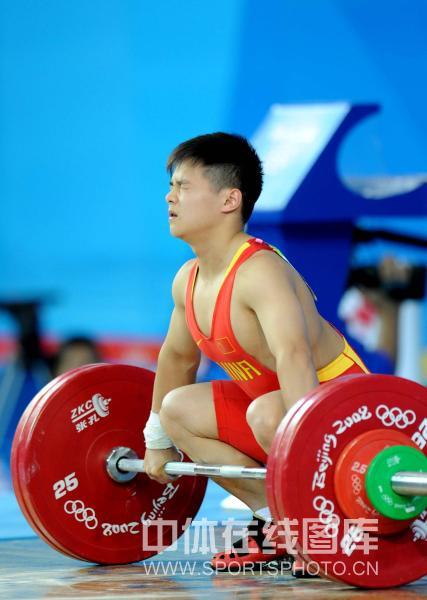 图文-男举56公斤级龙清泉夺冠 重量挑战极限