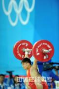 图文-男举56公斤级龙清泉夺冠 清泉全力坚持