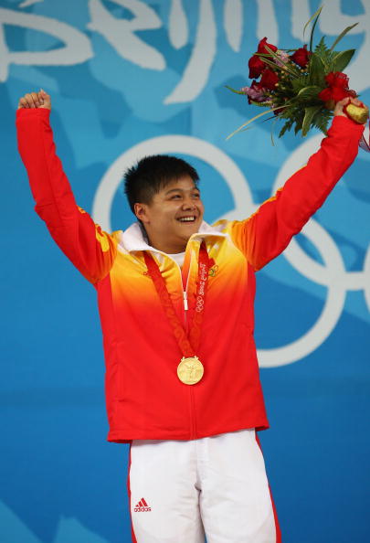 图文-男子举重56公斤级比赛 龙清泉拿下金牌