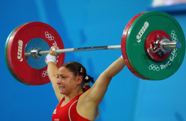 图文-女子举重58公斤级比赛 波兰选手倾尽全力