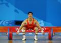 图文-男子举重77公斤级决赛 李宏利开始挑战