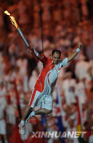 Li Ning lights cauldron of Beijing Olympic Games