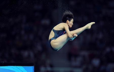 Chen Ruolin wins women's 10m platform diving gold