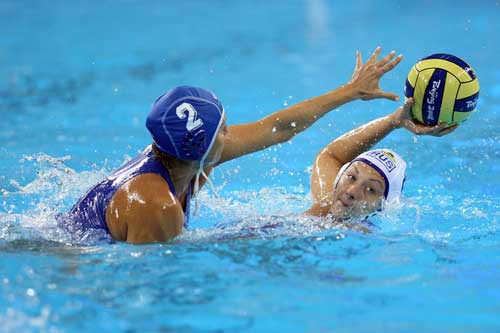 Photo: Russia and Italy face off in Water Polo prelim