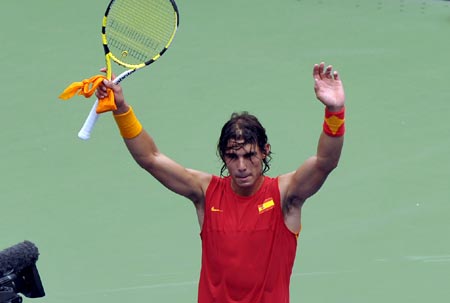 Photo: Nadal tops Starace 2-1 in 1st round of men's singles