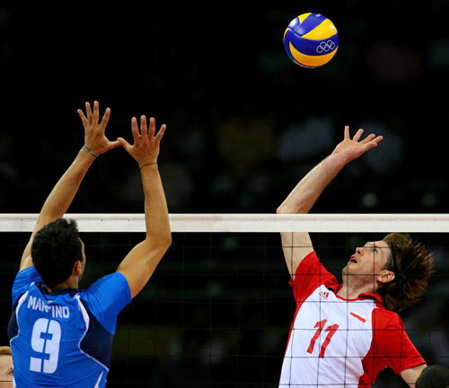 Photos: Italy beats Poland to enter Men's Volleyball semifinal