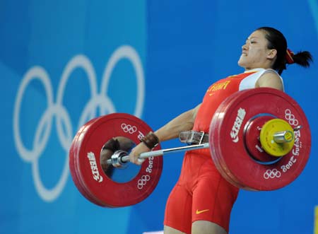 Pesista china Cao Lei gana oro en categoría de 75kg