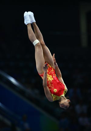 He Wenna de china gana oro de gimnasia de trampolin 