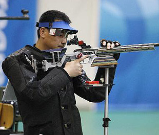 El chino Qiu Jian consigue oro en 50m rifle de tres posiciones masculino