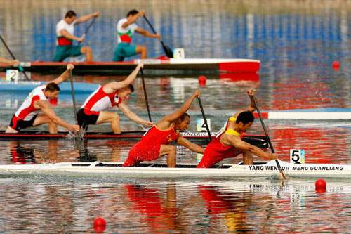 Canoë biplace en eaux calmes (H) : Meng et Yang protègent leur trône