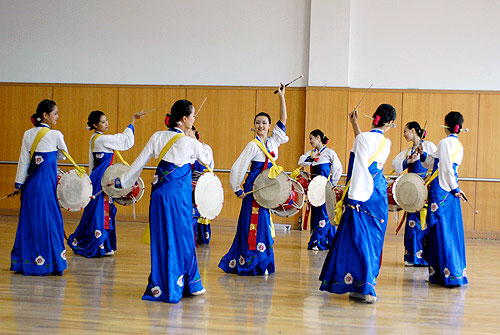 图文-祝福北京朝鲜族使者评选传统舞蹈长鼓舞