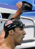 图文-菲尔普斯多北京奥运第6金 菲尔普斯戴两个泳帽比赛