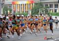 图文-京奥女子马拉松开赛 愈发分散