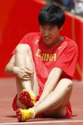 图文-刘翔因伤退出110米栏预赛 刘翔退赛痛苦不堪