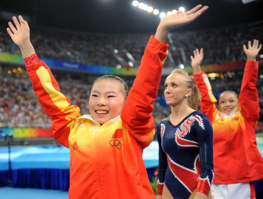 图文-何可欣夺得高低杠冠军 中国姑娘喜上眉梢