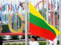 图文-立陶宛代表团举行升旗仪式 国旗奥运村升起