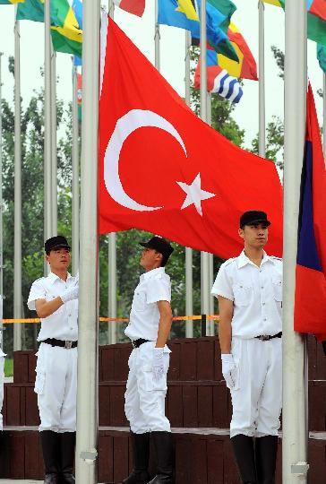 图文-土耳其奥运代表团举行升旗仪式 土耳其国旗
