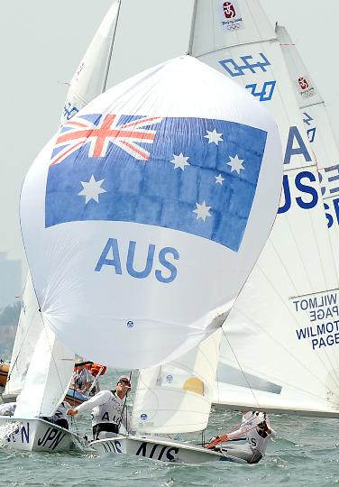 图文-男子双人艇470级澳大利亚夺冠 冠军队比赛中