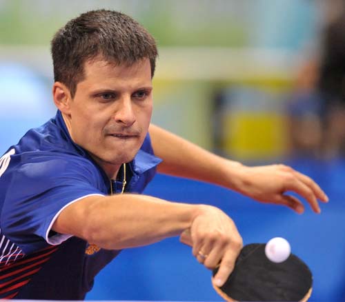 图文-奥运会乒乓球男单第三轮 俄罗斯选手低手