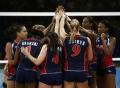 图文-女排小组赛美国胜日本 美国队庆祝胜利