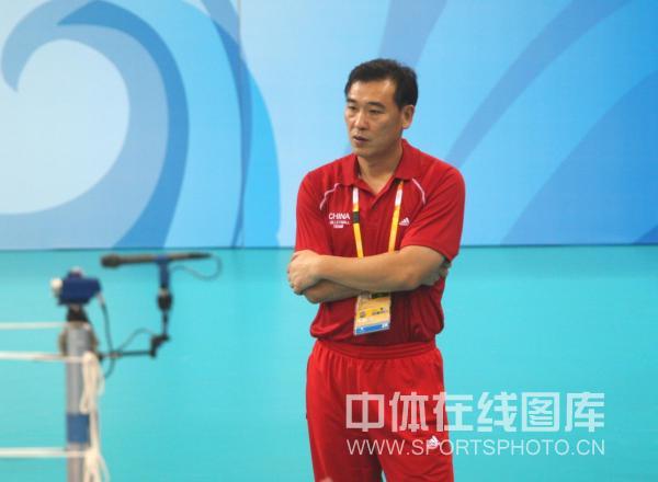 图文-[男排小组赛]中国1-3保加利亚 主教练很无奈