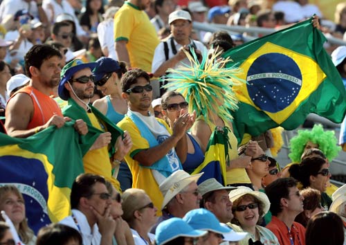图文-男子沙排巴西摘铜  热情的巴西球迷