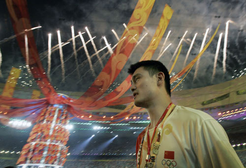 图文-2008北京奥运会闭幕式 姚明告别北京奥运
