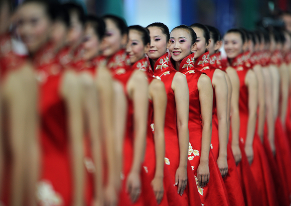 图文-北京奥运会闭幕式 中国礼仪天使齐刷刷