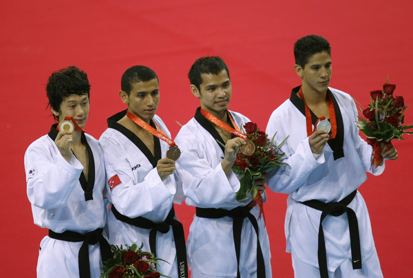 图文-奥运会跆拳道赛况精彩回顾 领奖台上的喜悦