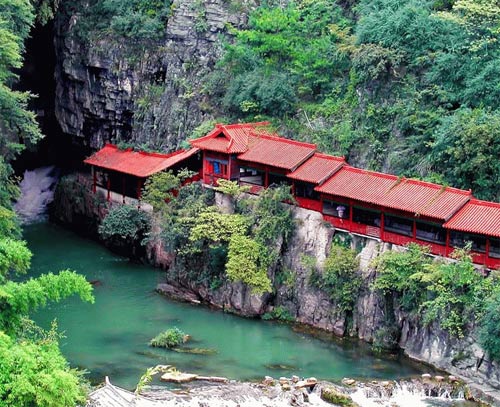 贵阳景点:云贵高原明珠花溪 天河潭钟乳石林奇观