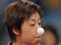 图文-张怡宁在乒乓球女团半决赛中 变可爱小丑？