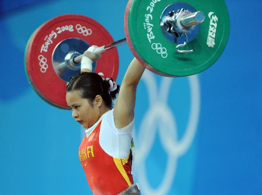图文-女子举重48公斤级决赛 陈燮霞一举成功