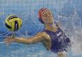 图文-奥运13日女子水球赛况 身上不只有水还有汗