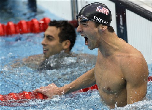 图文-菲尔普斯夺男子100米蝶泳金牌 吼出喜悦