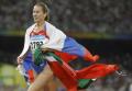 图文-女子3000米障碍赛 俄罗斯选手夺金 披着国旗庆祝