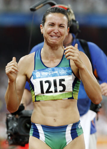 图文-女子跳远巴西选手夺金 流下幸福的泪水